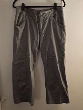 Lucy Women's Gray Cropped Cargo Pants